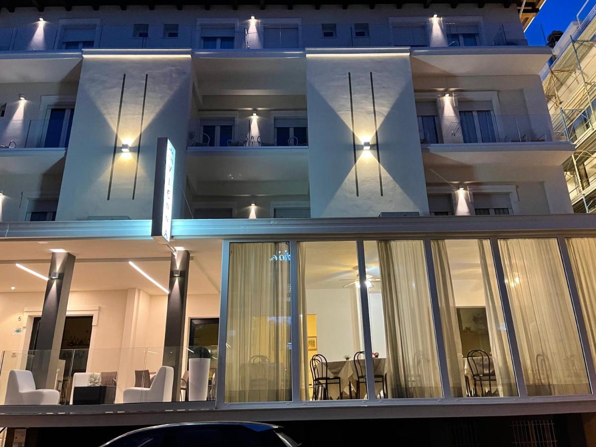 Hotel Vienna Rivazzurra Rimini Extérieur photo