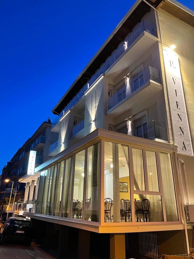 Hotel Vienna Rivazzurra Rimini Extérieur photo