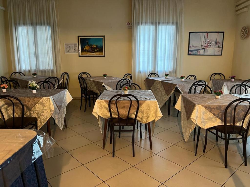 Hotel Vienna Rivazzurra Rimini Extérieur photo
