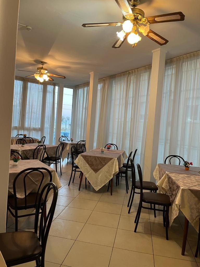 Hotel Vienna Rivazzurra Rimini Extérieur photo