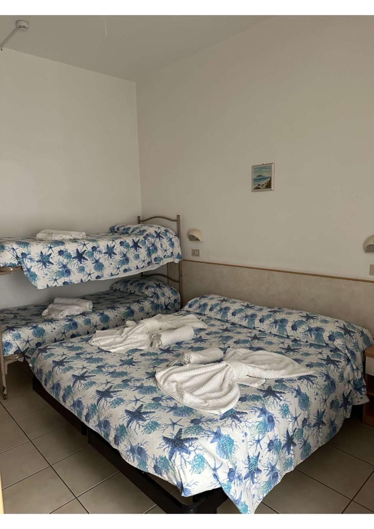 Hotel Vienna Rivazzurra Rimini Extérieur photo