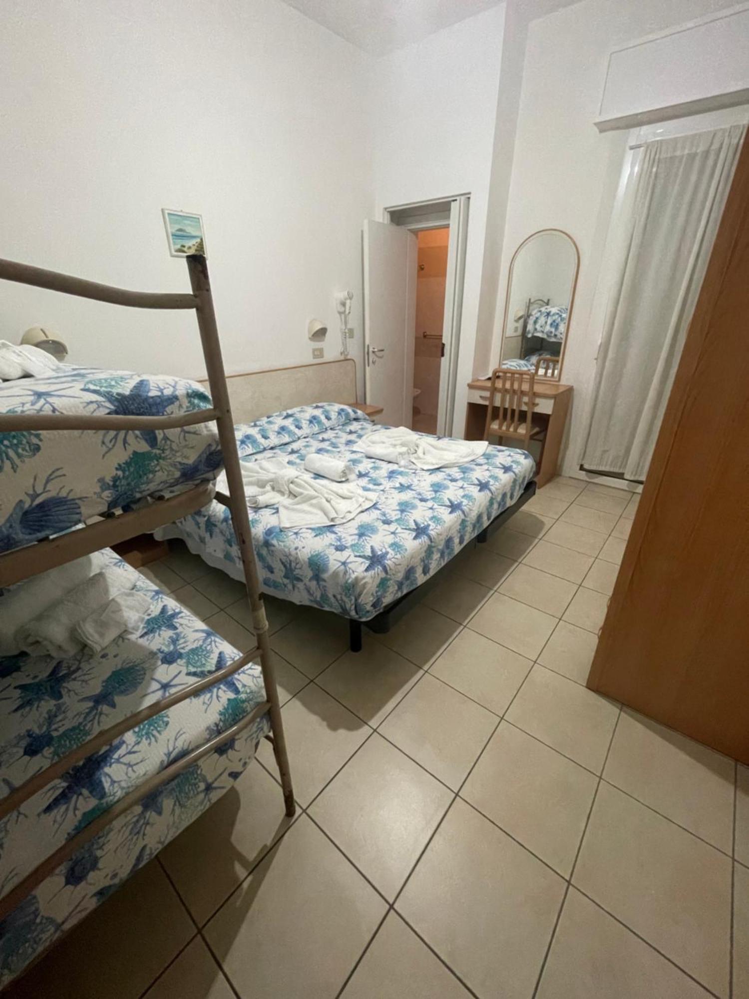 Hotel Vienna Rivazzurra Rimini Extérieur photo