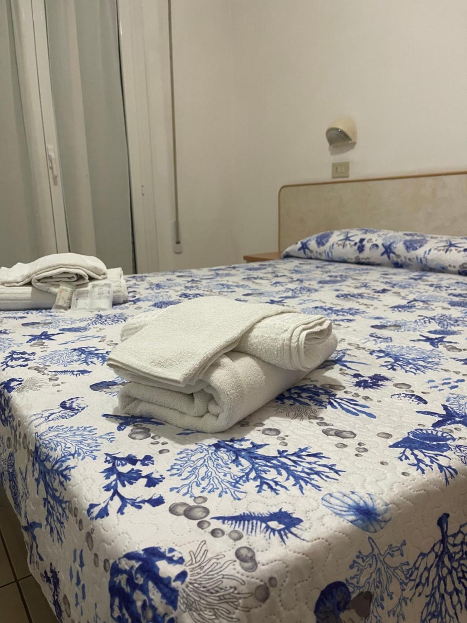 Hotel Vienna Rivazzurra Rimini Extérieur photo