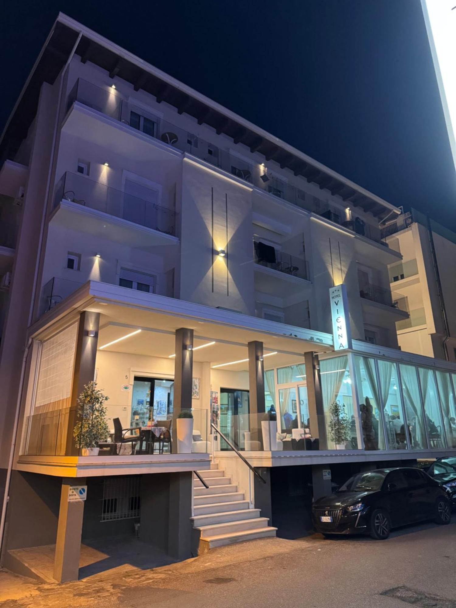 Hotel Vienna Rivazzurra Rimini Extérieur photo